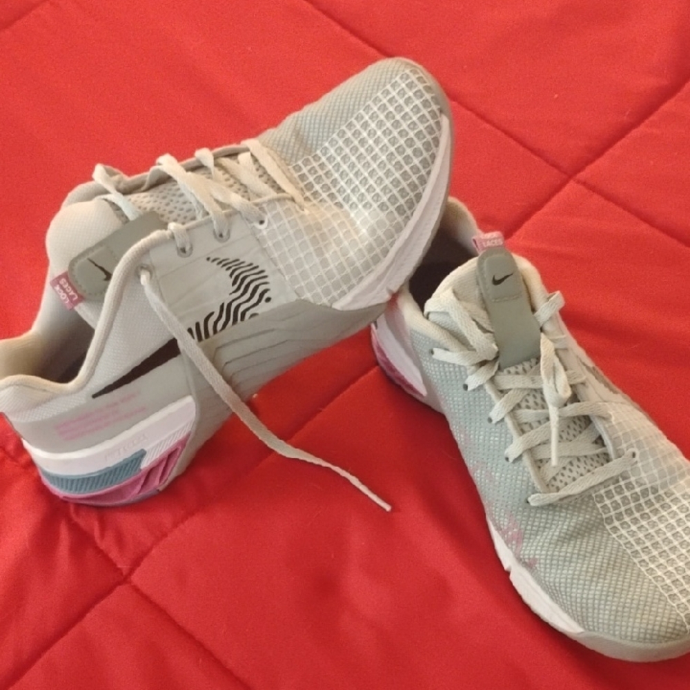 Nike Gray Athletic Shoes with Breathable Mesh Design